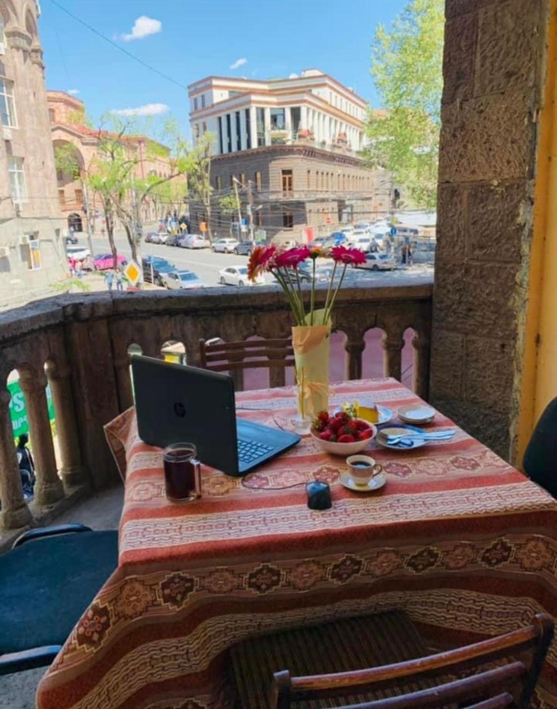 Infinity Hostel & Tour Erivan Dış mekan fotoğraf